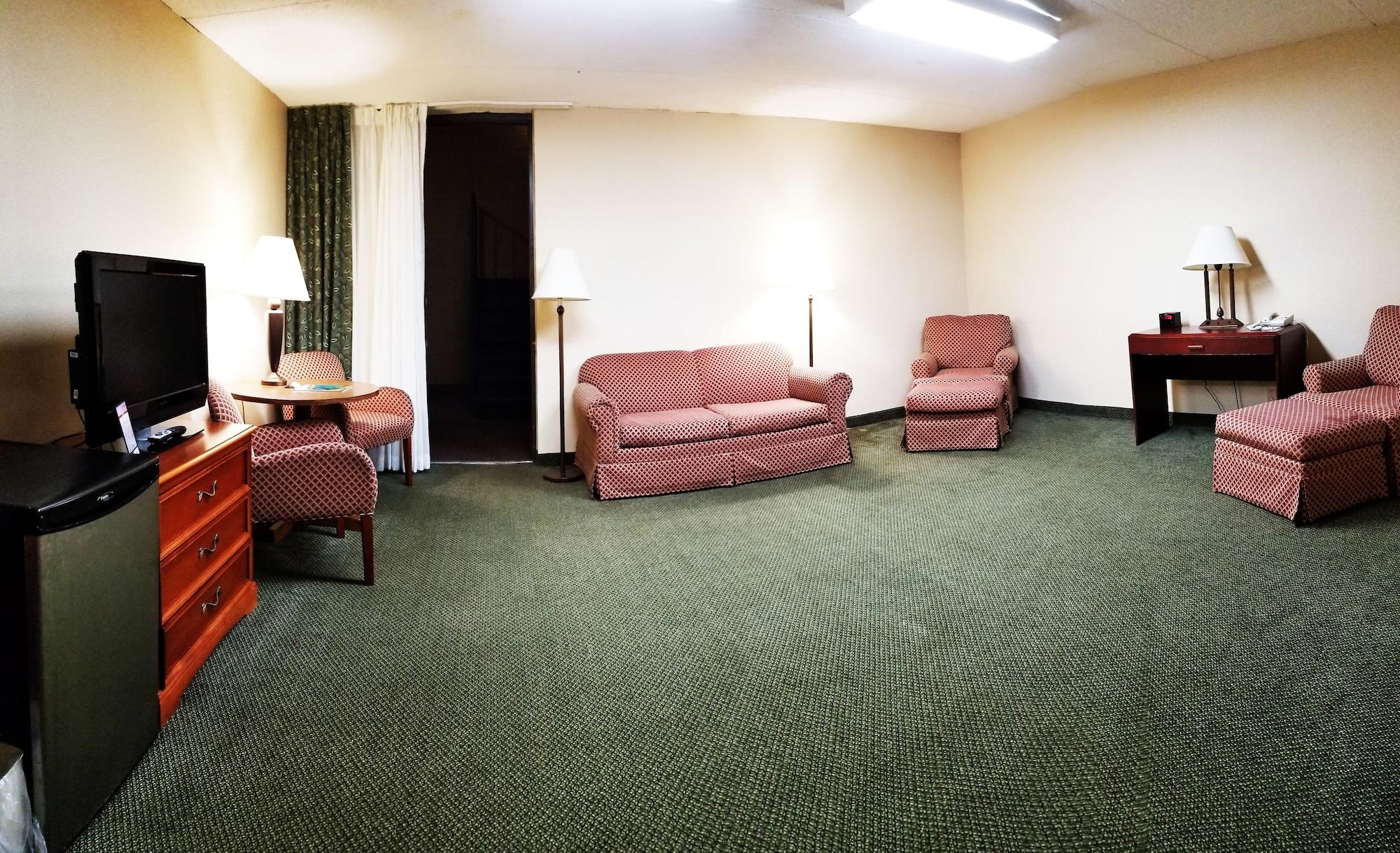 Ramada By Wyndham Alpena Hotel Екстериор снимка