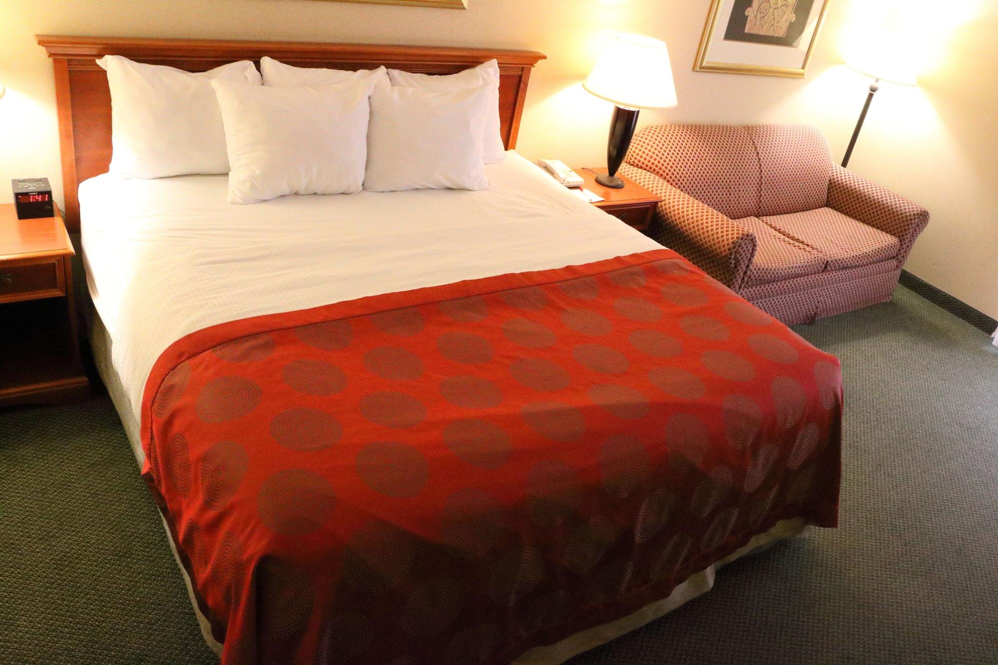 Ramada By Wyndham Alpena Hotel Екстериор снимка