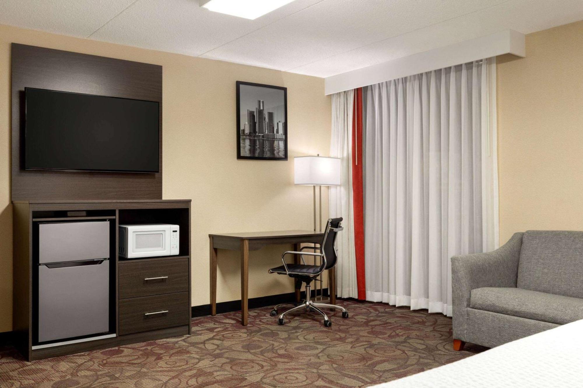Ramada By Wyndham Alpena Hotel Екстериор снимка