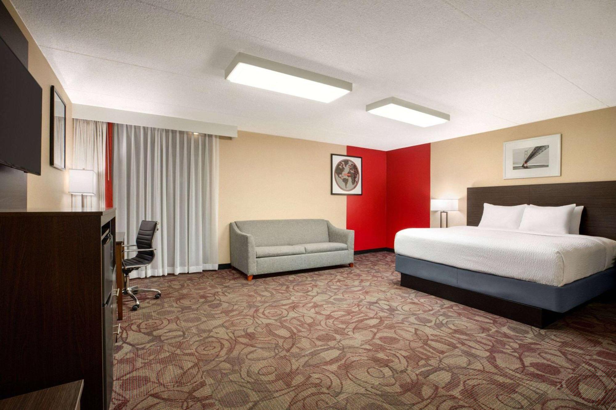 Ramada By Wyndham Alpena Hotel Екстериор снимка