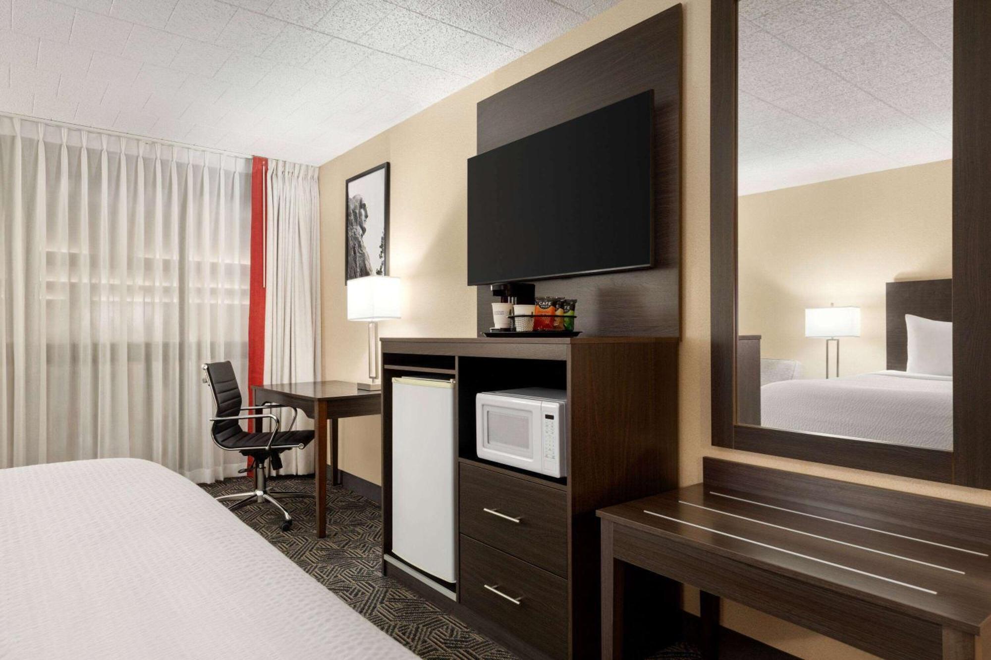 Ramada By Wyndham Alpena Hotel Екстериор снимка
