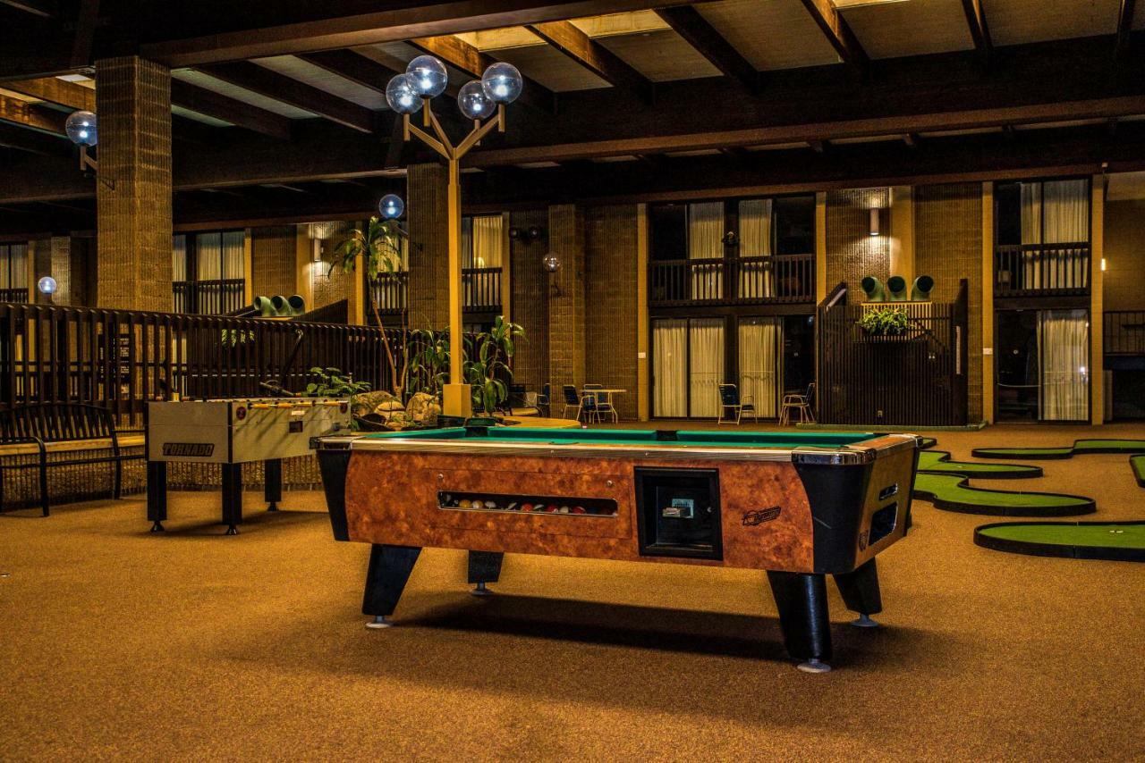 Ramada By Wyndham Alpena Hotel Екстериор снимка