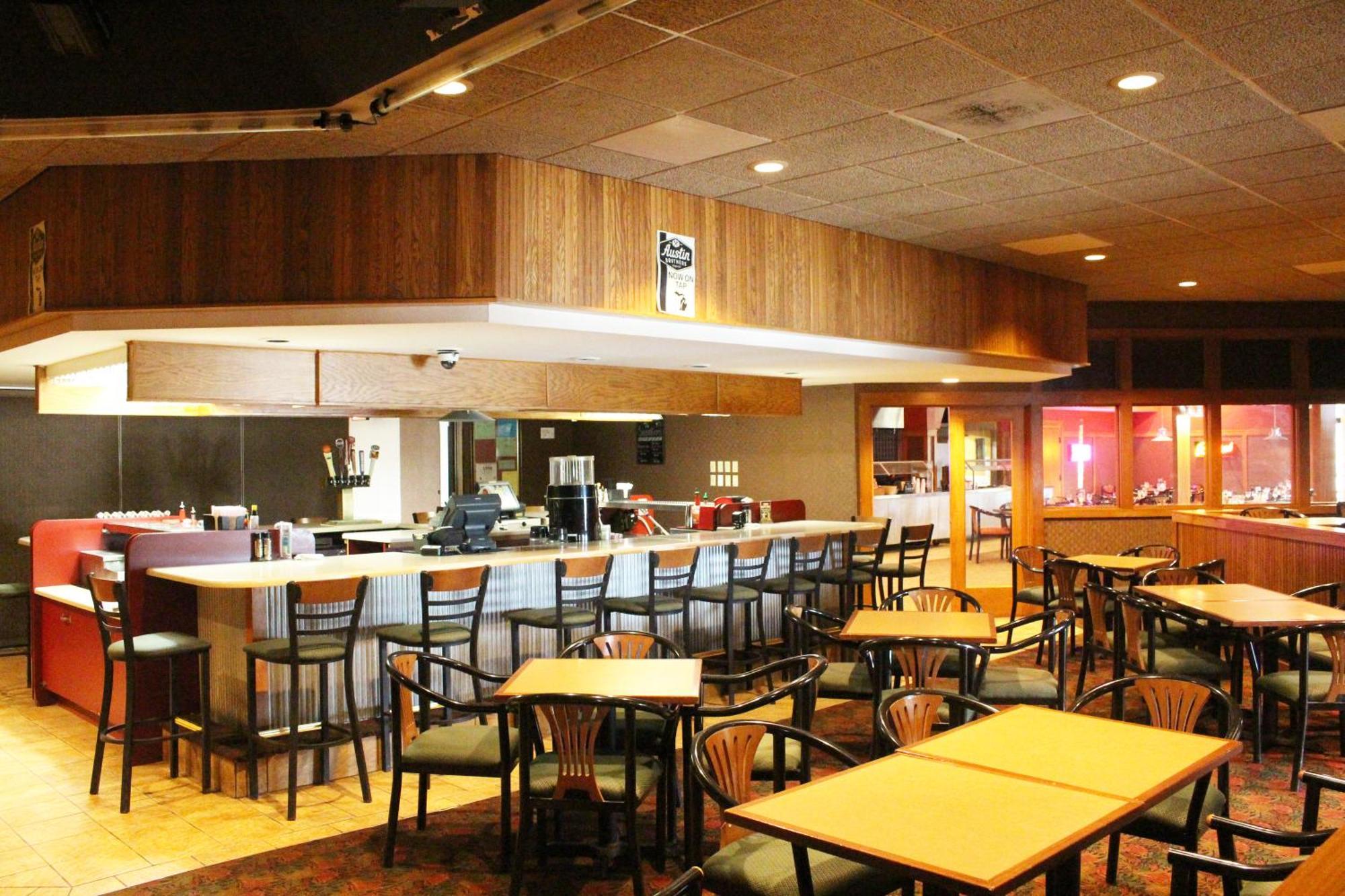 Ramada By Wyndham Alpena Hotel Екстериор снимка